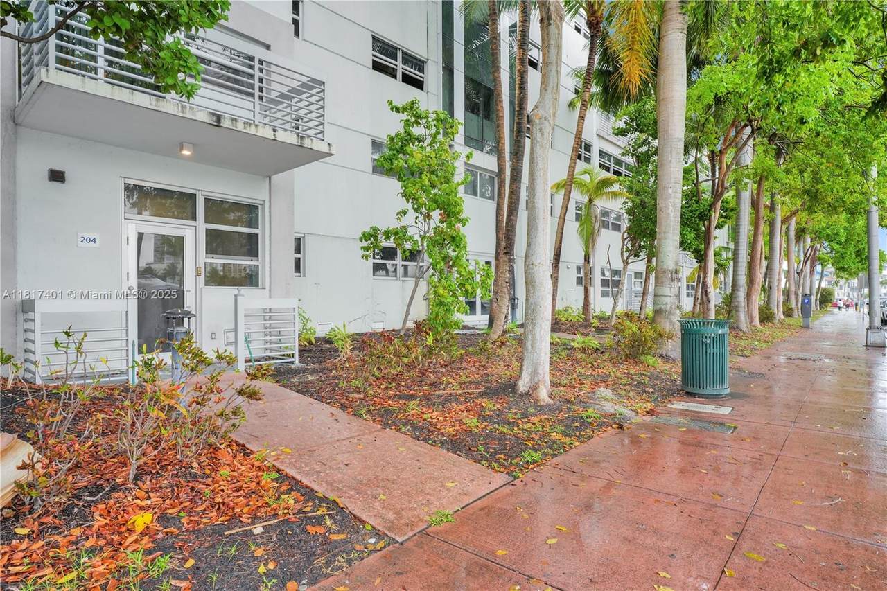 4332 Collins Ave - Photo 1