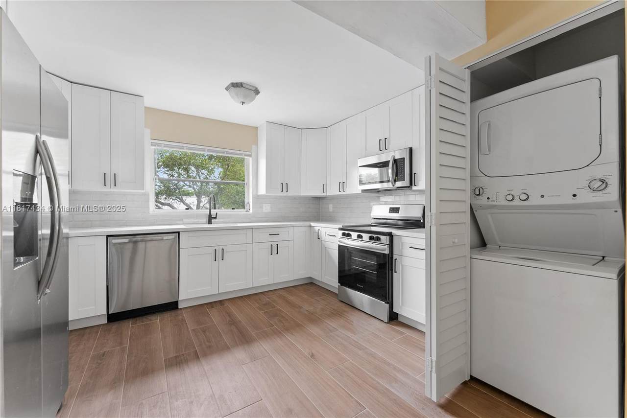 10221 35th St - Photo 1