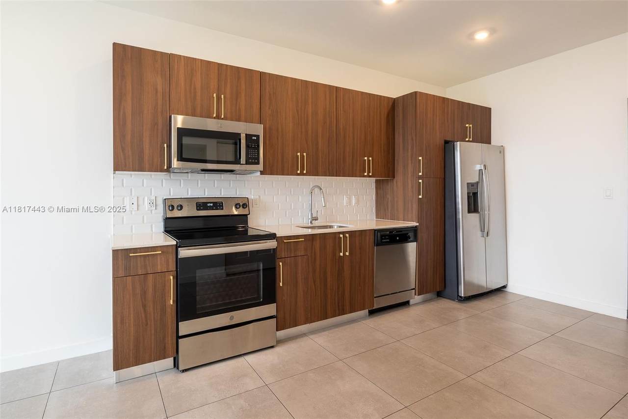 218 8th St - Photo 1