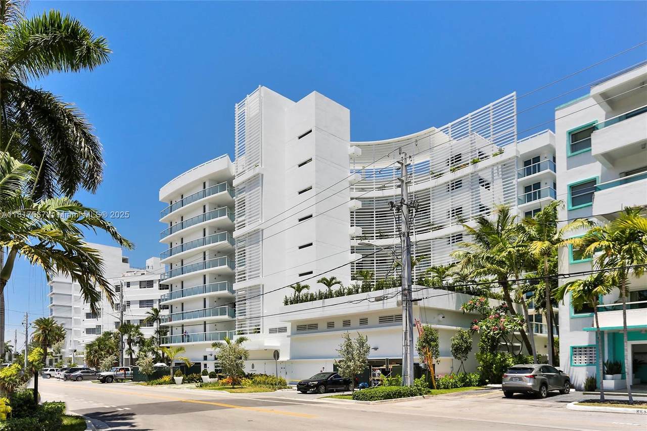 9821 Bay Harbor Dr - Photo 1