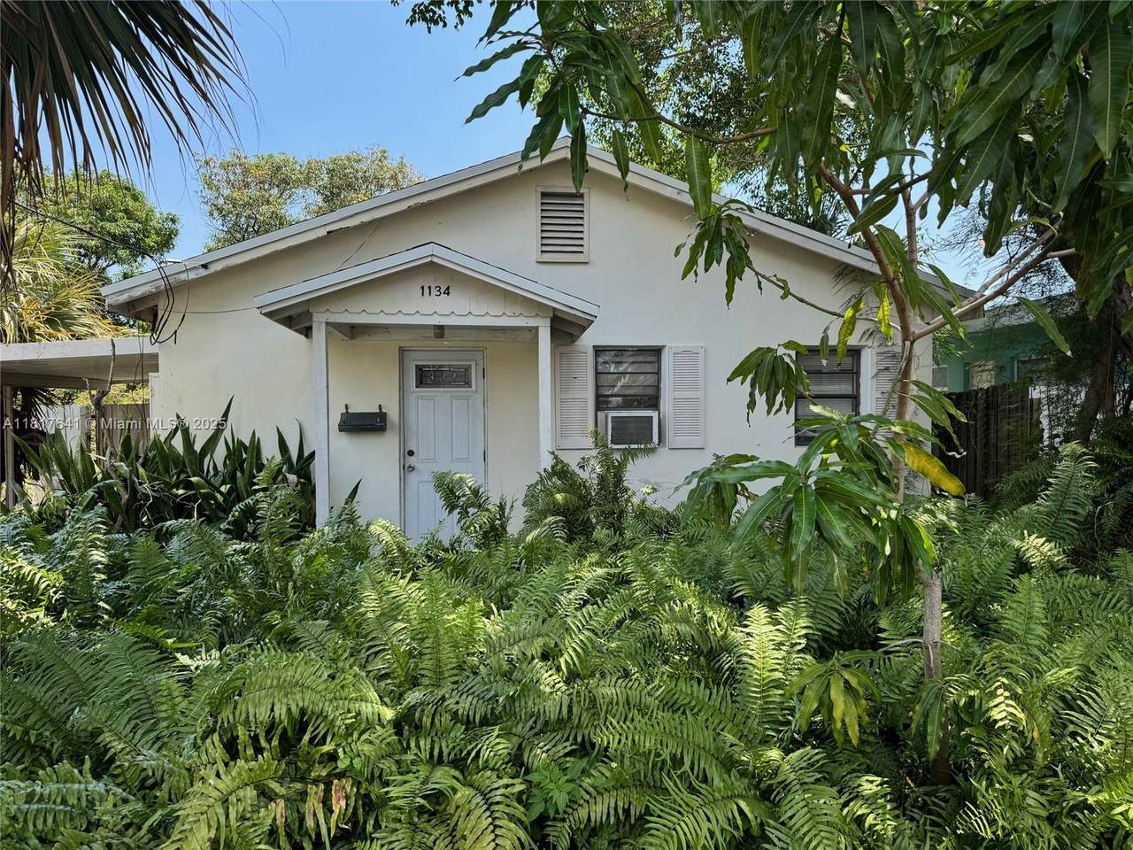 1134 5th Ter - Photo 1