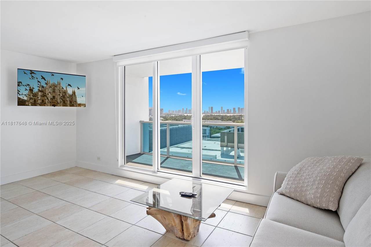 2301 Collins Ave - Photo 1
