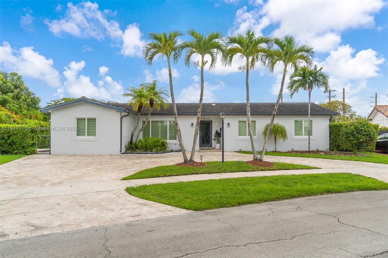 10223 17th St - Photo 1