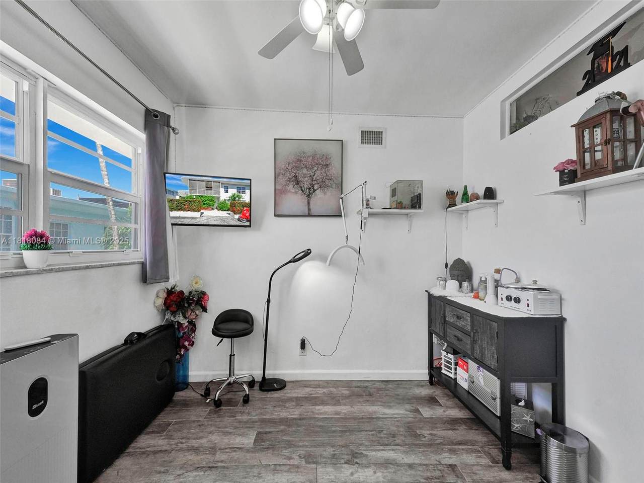 2858 Pine Tree Dr - Photo 1