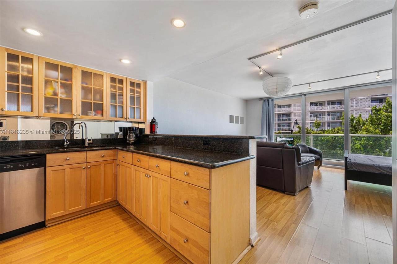 1000 West Ave - Photo 1