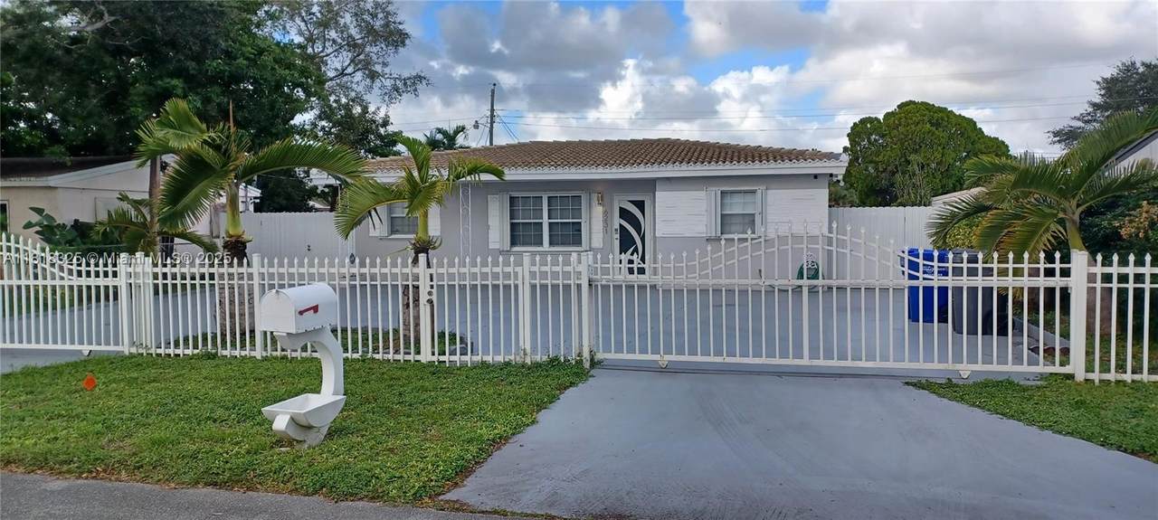 6231 Mayo St - Photo 1