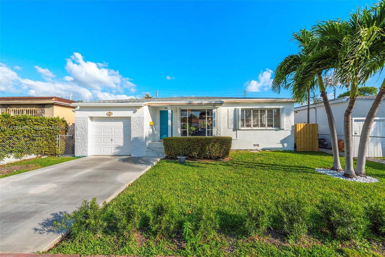 1545 Normandy Dr - Photo 1
