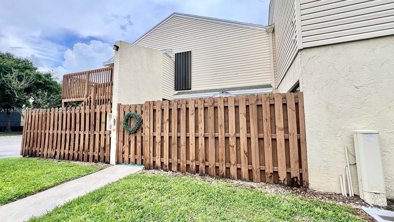 629 Executive Center Dr - Photo 1