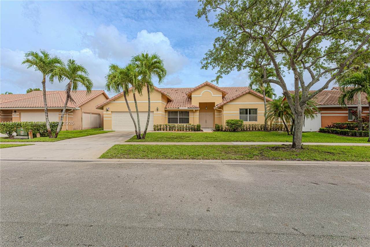 16176 14th Ct - Photo 1