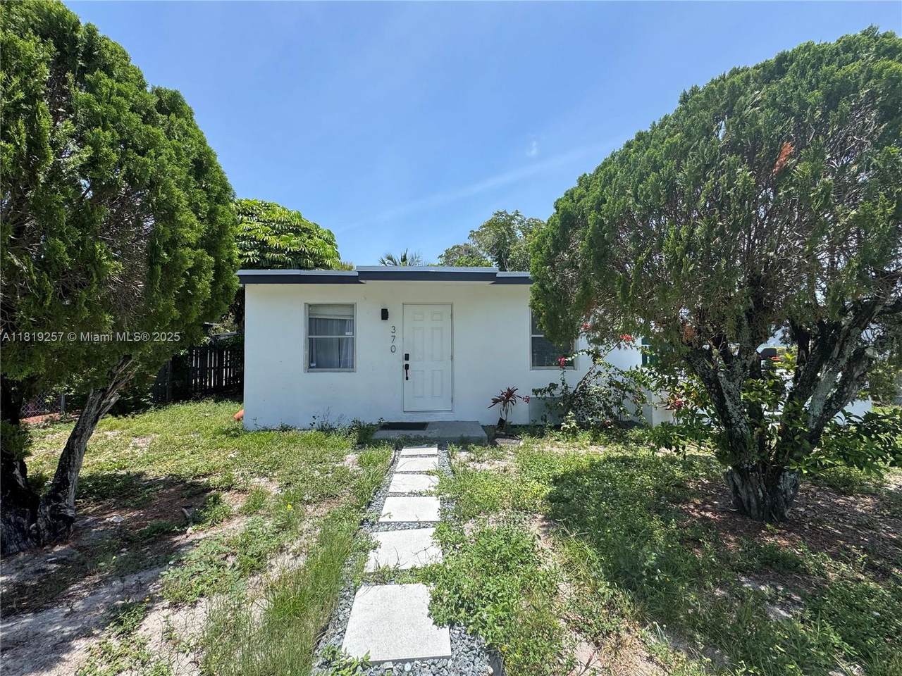 370 15th Ct - Photo 1