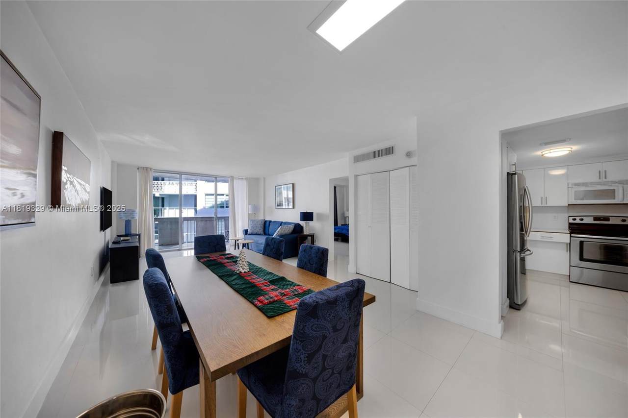 800 West Ave - Photo 1
