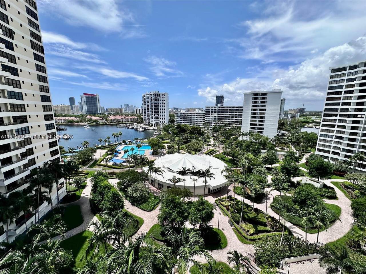 2500 Parkview Dr - Photo 1