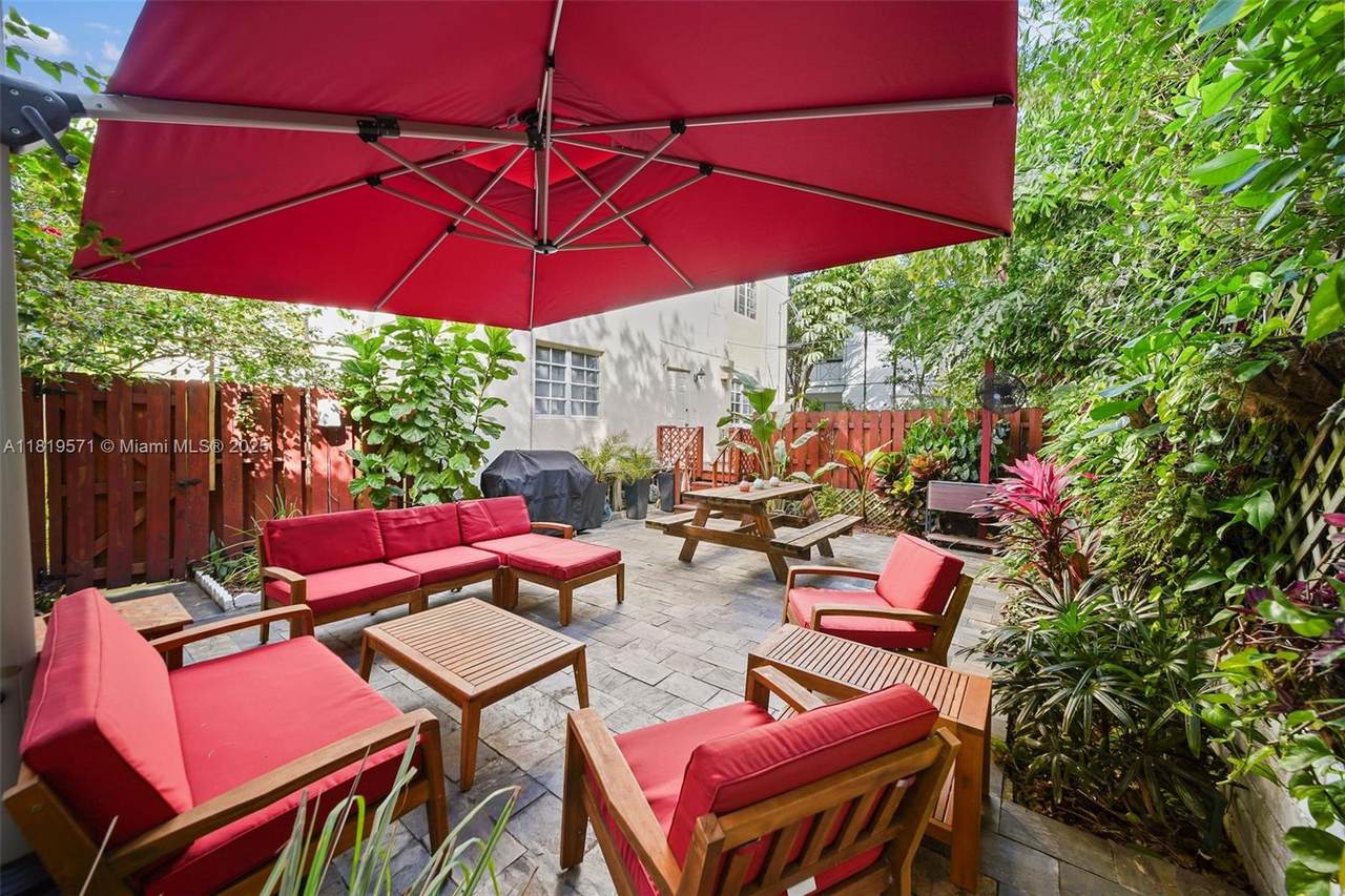 832 15th St - Photo 1