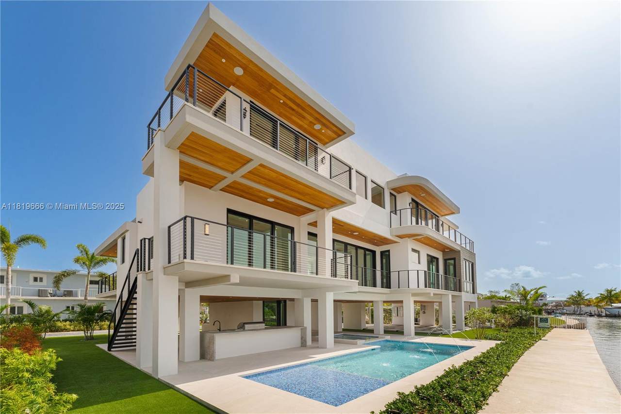 301 Buttonwood Cir #A - Photo 1