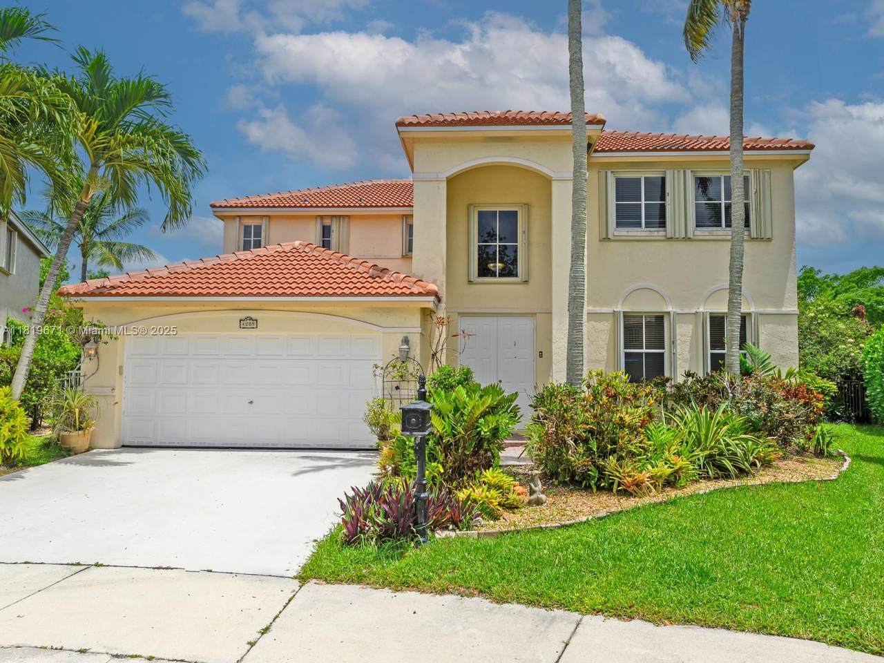 4209 Pinewood Ln - Photo 1