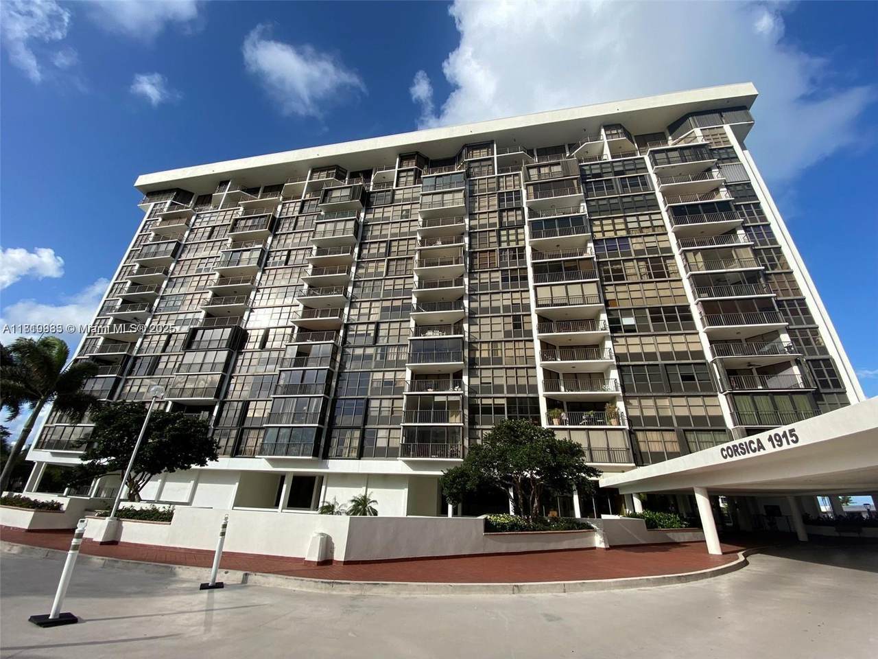 1915 Brickell Ave - Photo 1