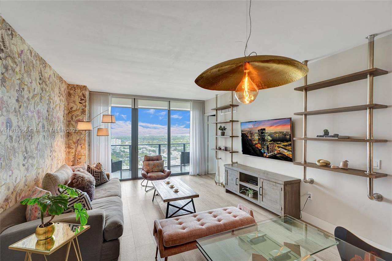 121 34th St - Photo 1