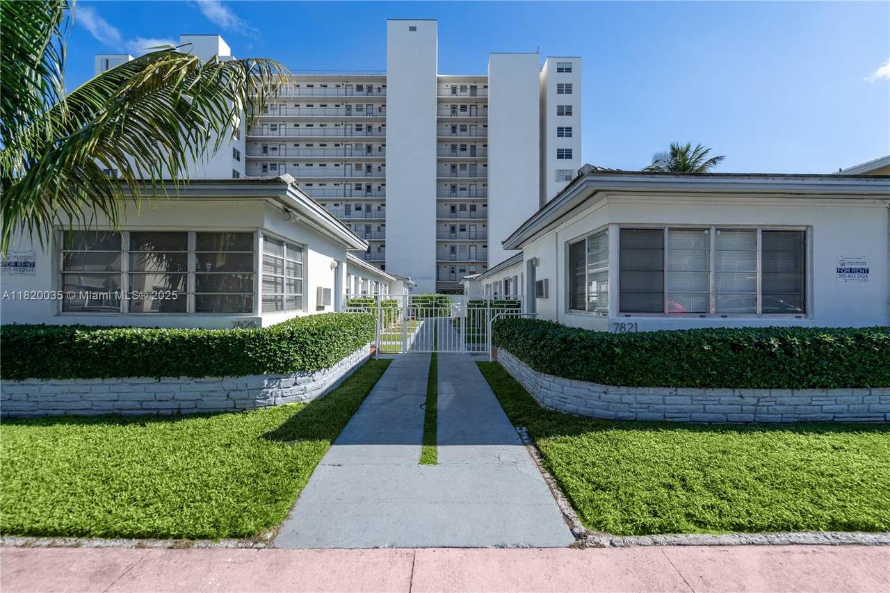 7821 Carlyle - Photo 1