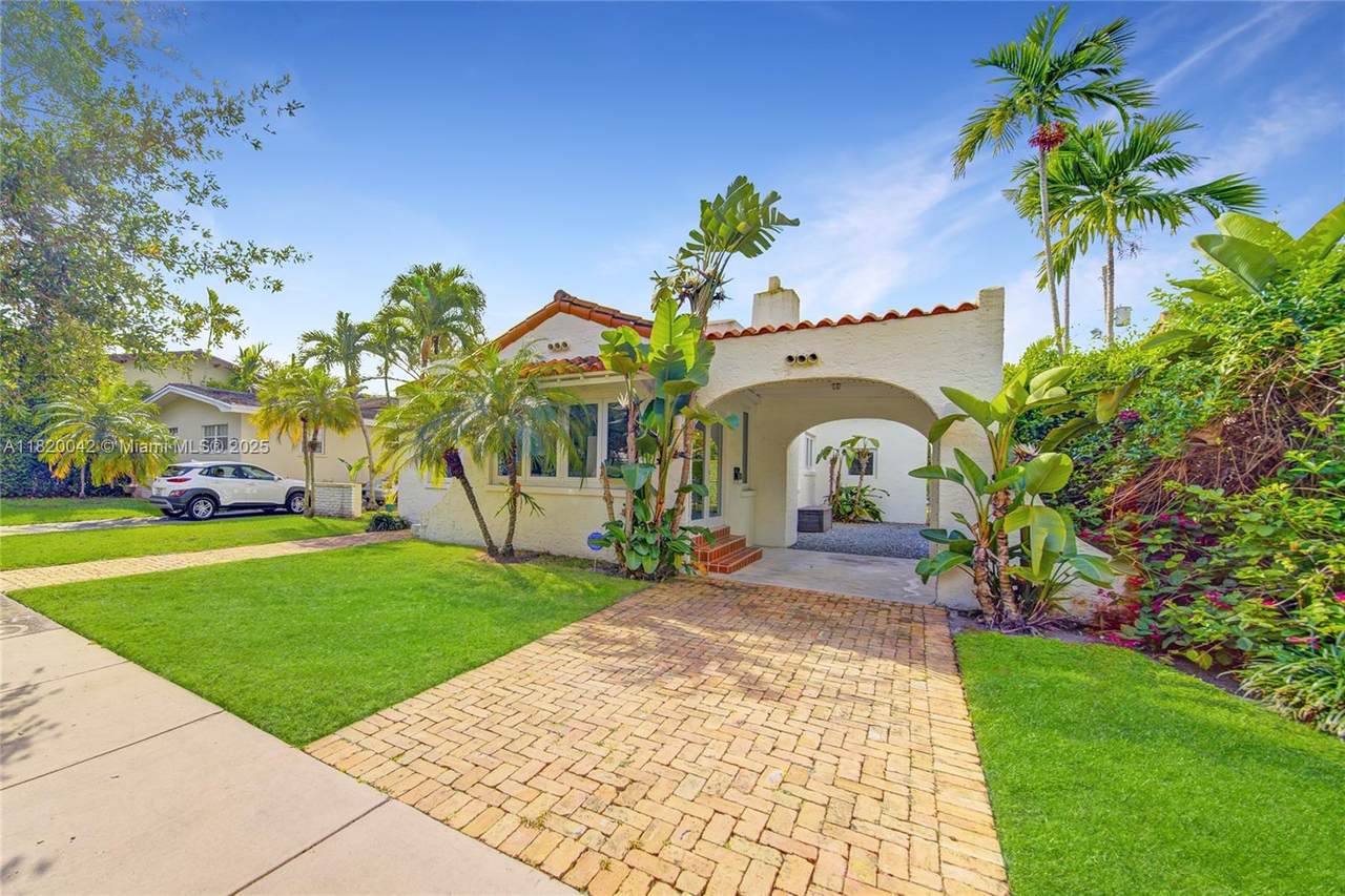 1212 Medina Ave - Photo 1