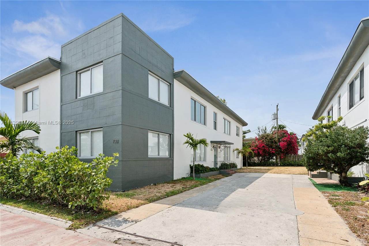 732 82nd St - Photo 1