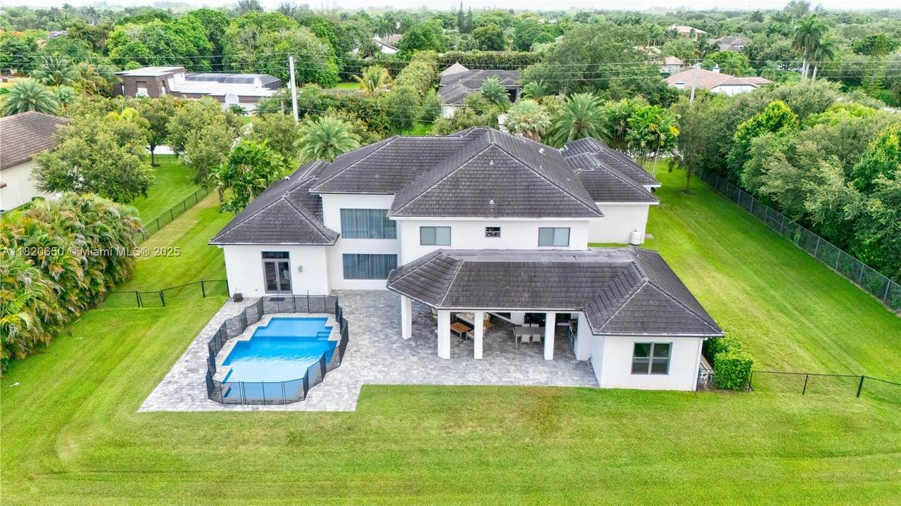 11901 12th St - Photo 1