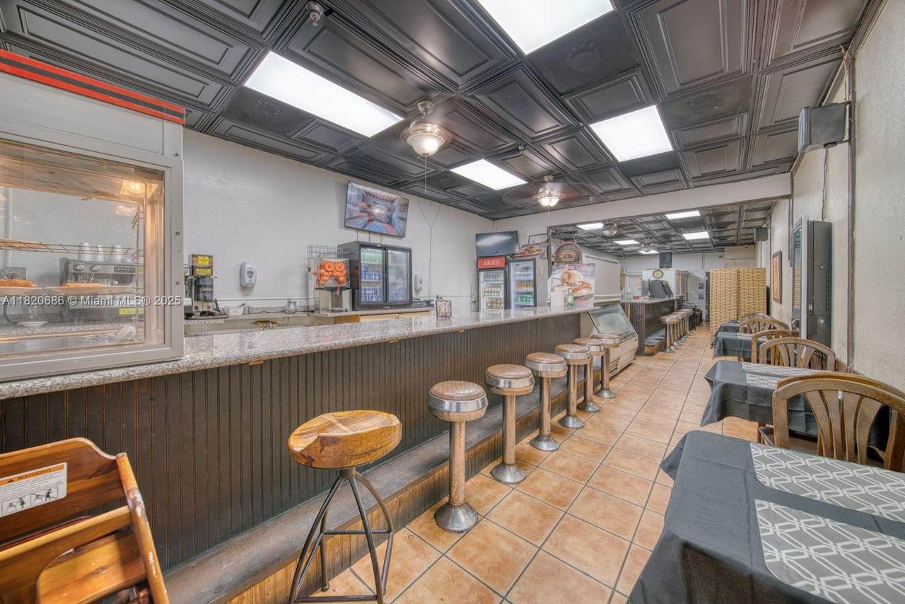 Full-Service Restaur Cafe For Sale On Bird Road - Photo 1
