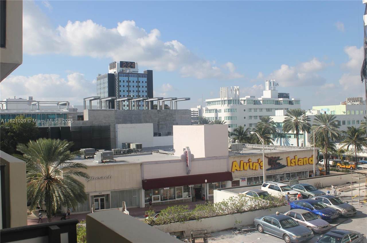 1621 Collins Ave - Photo 1