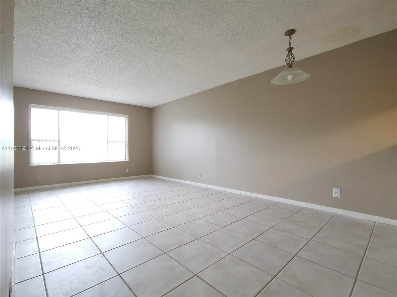 10179 Twin Lakes Dr - Photo 1