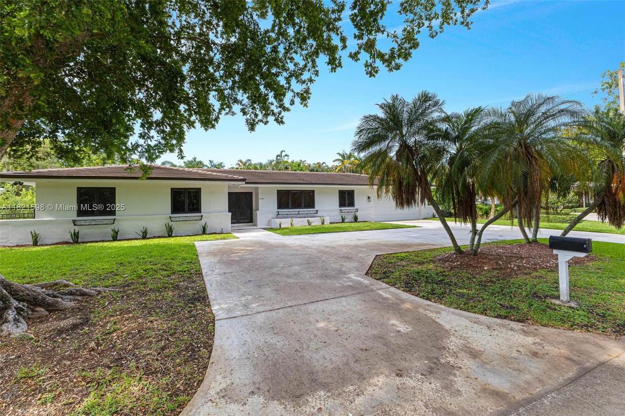 1460 Campamento Ave - Photo 1