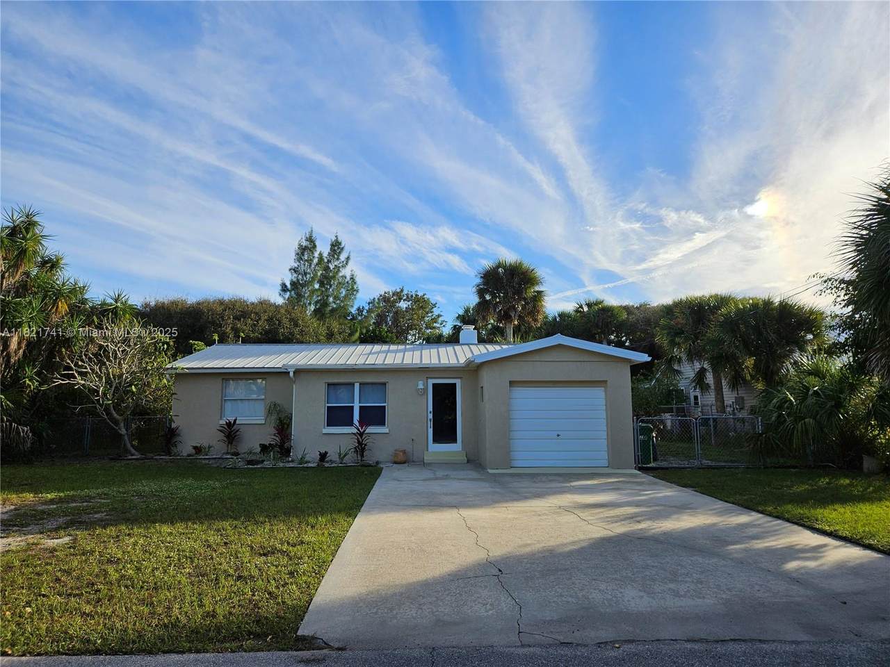 109 Fontaine Street - Photo 1