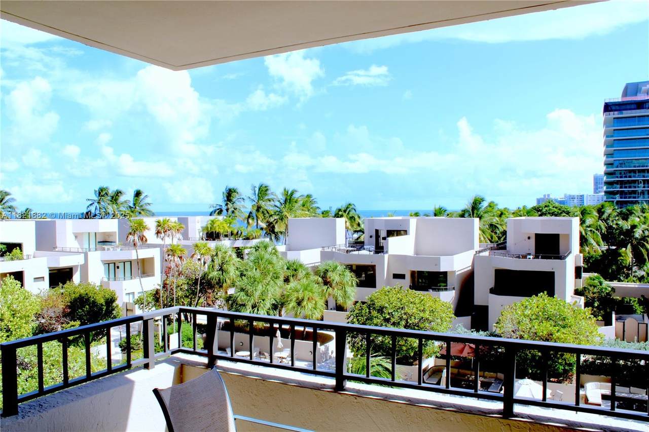 201 Crandon Blvd - Photo 1