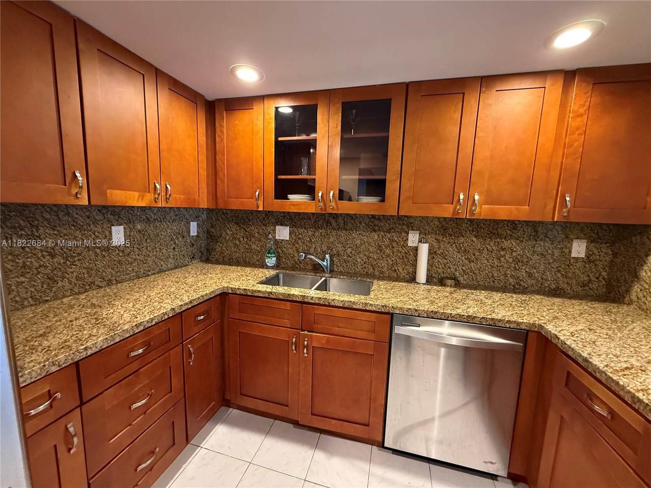 1000 Parkview Dr - Photo 1