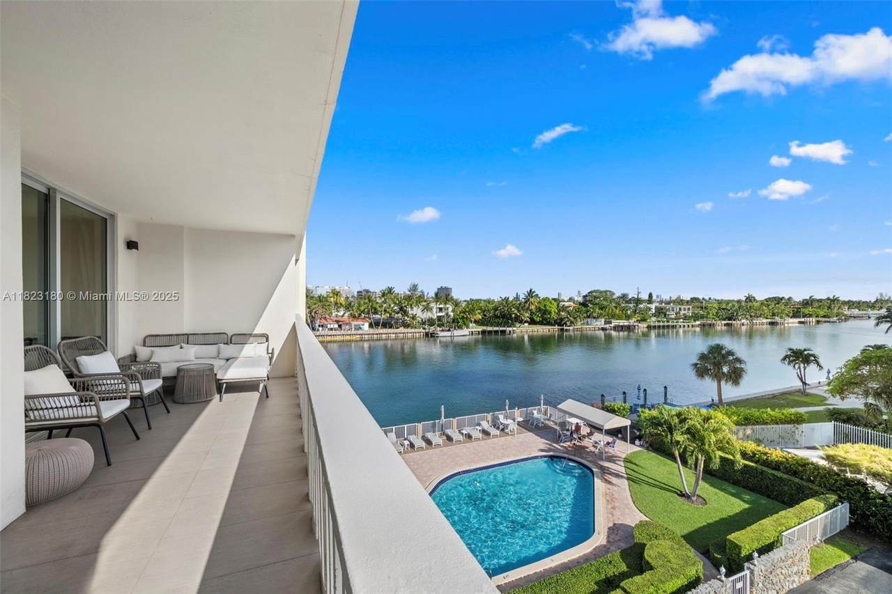 9111 Bay Harbor Dr - Photo 1