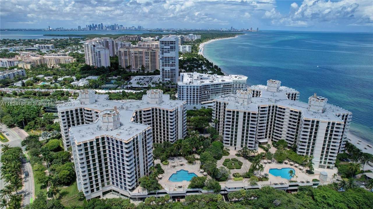 1121 Crandon Blvd - Photo 1