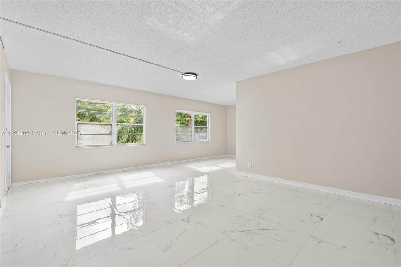 251 132nd Way - Photo 1