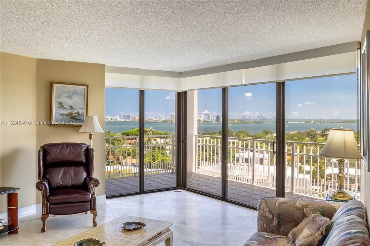 2000 Towerside Ter - Photo 1