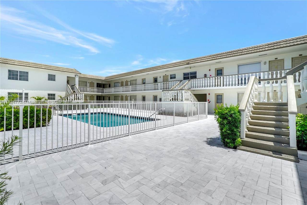 5450 Hollywood Blvd - Photo 1