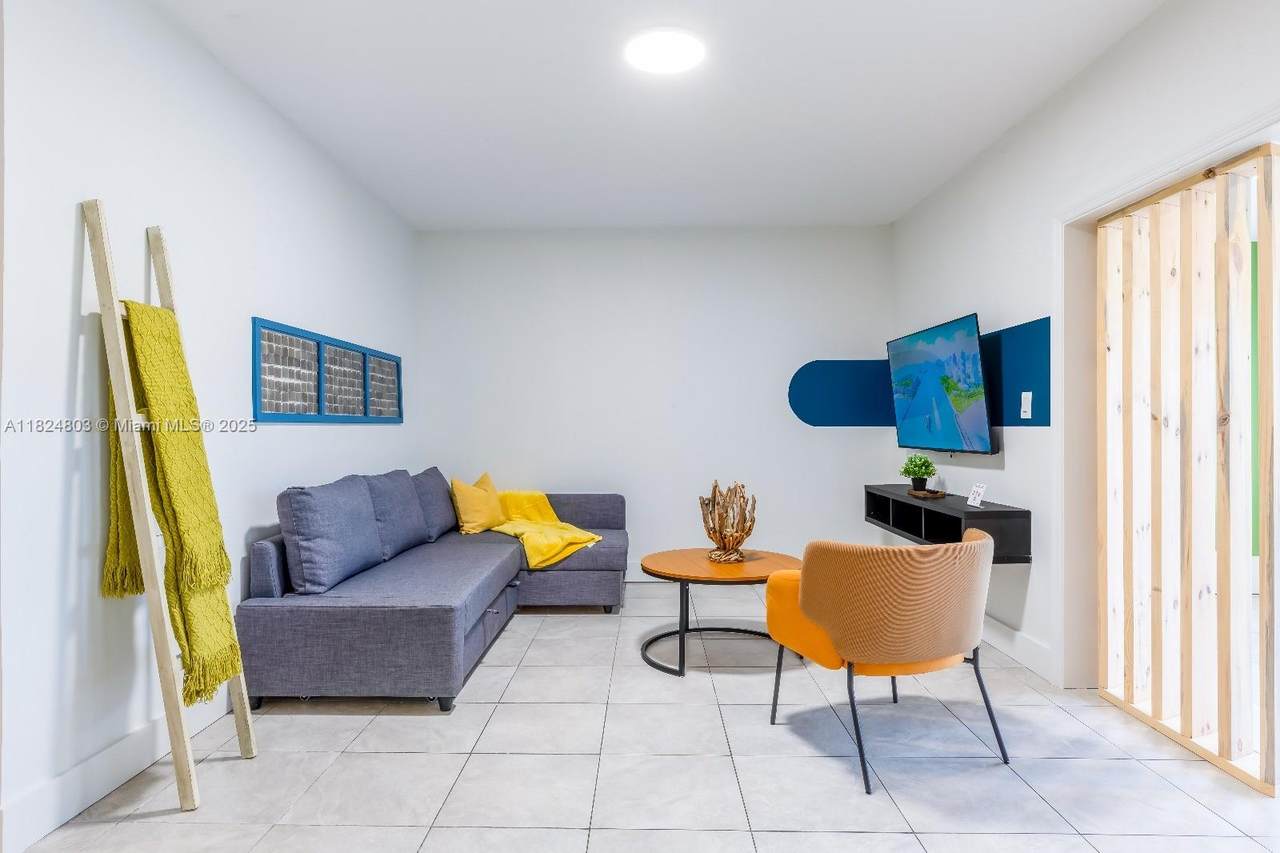 1836 16th Ter - Photo 1