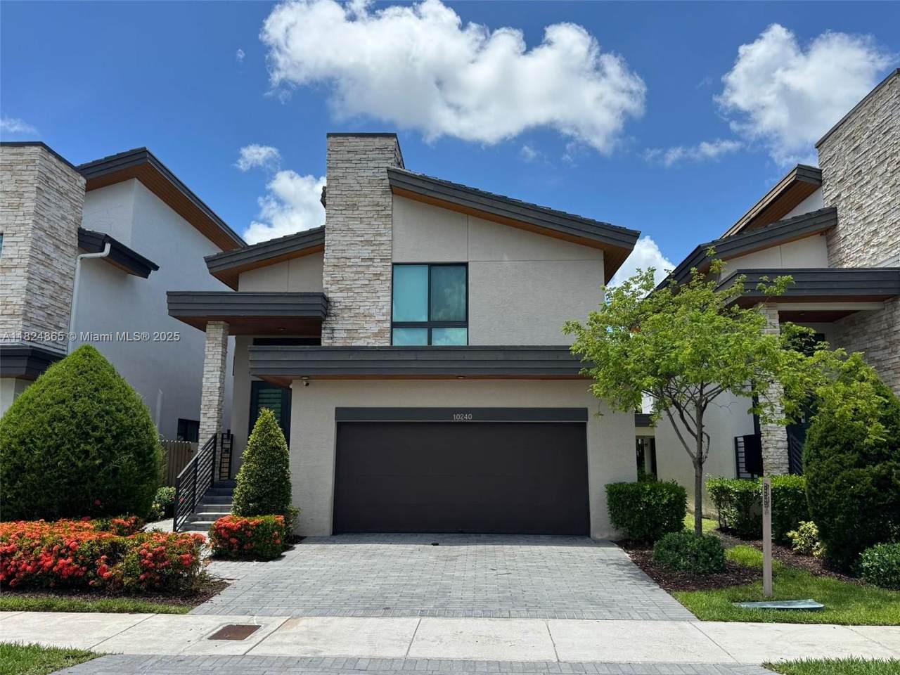 10240 76th Ter - Photo 1