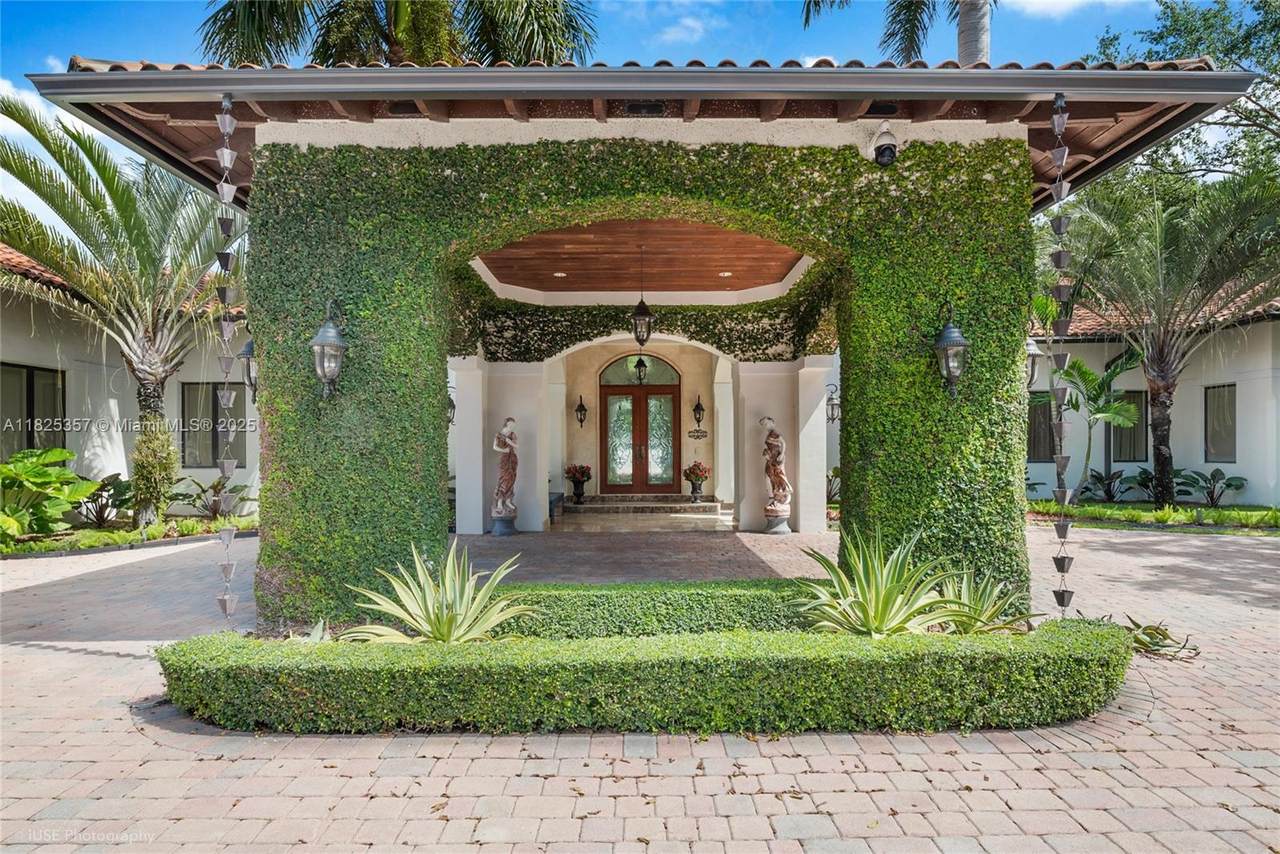 7405 104th St - Photo 1