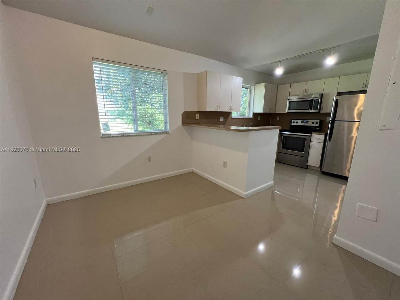 990 33rd Ter - Photo 1