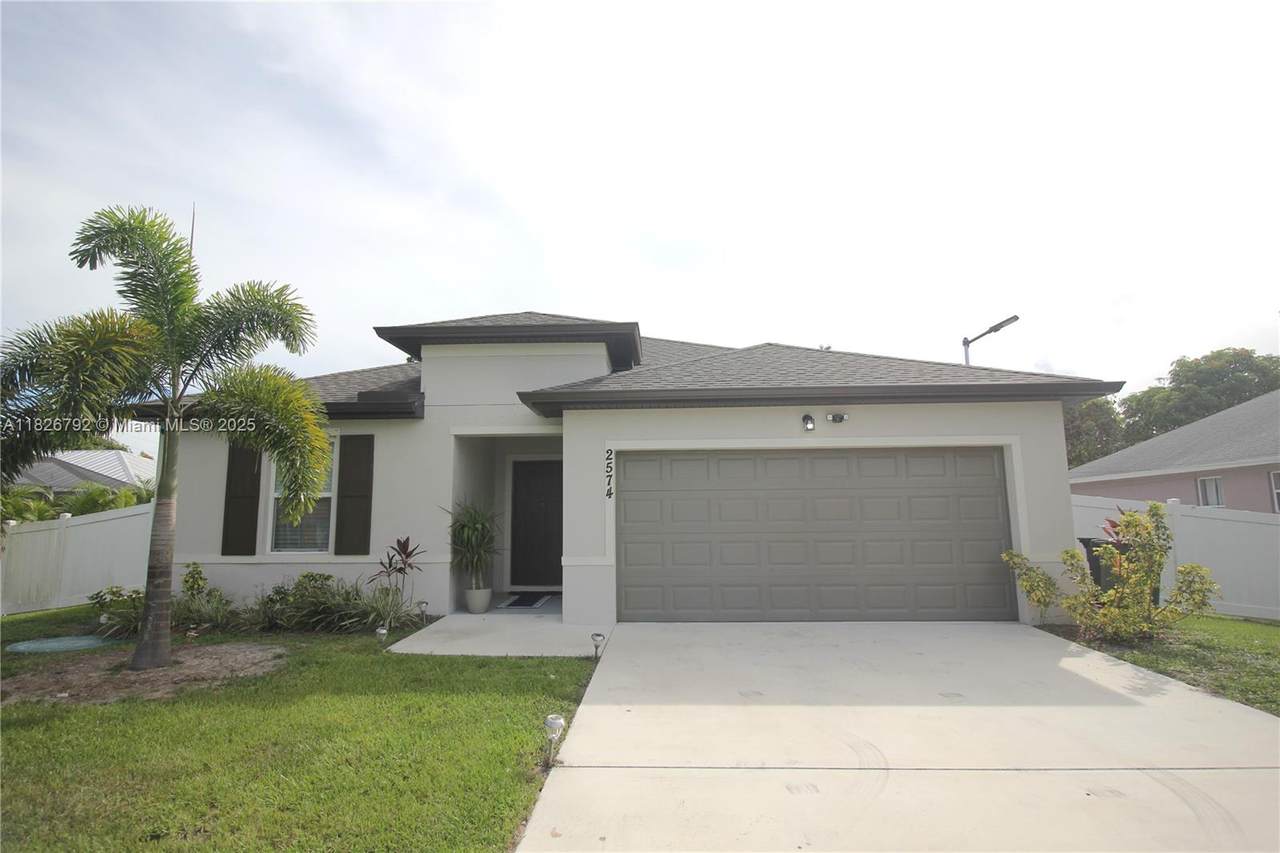 2574 Cameo Blvd - Photo 1