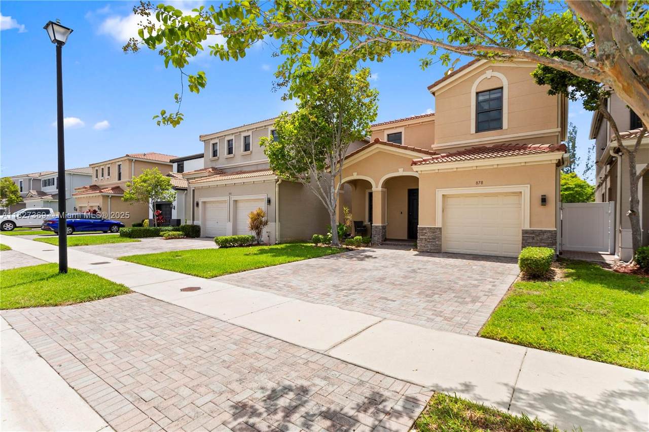 878 191st St - Photo 1