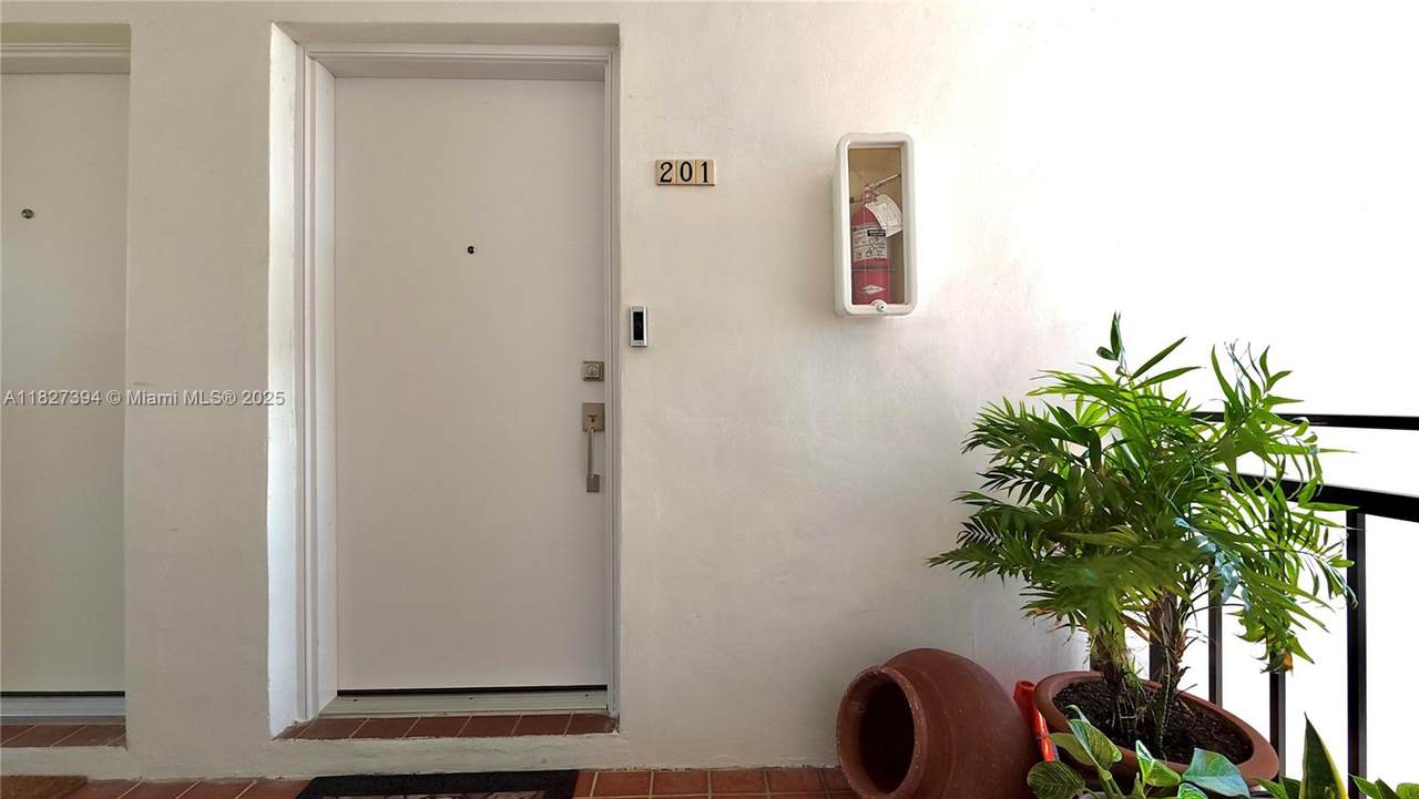 https://bt-photos.global.ssl.fastly.net/miami/1280_boomver_1_A11827394-2.jpg