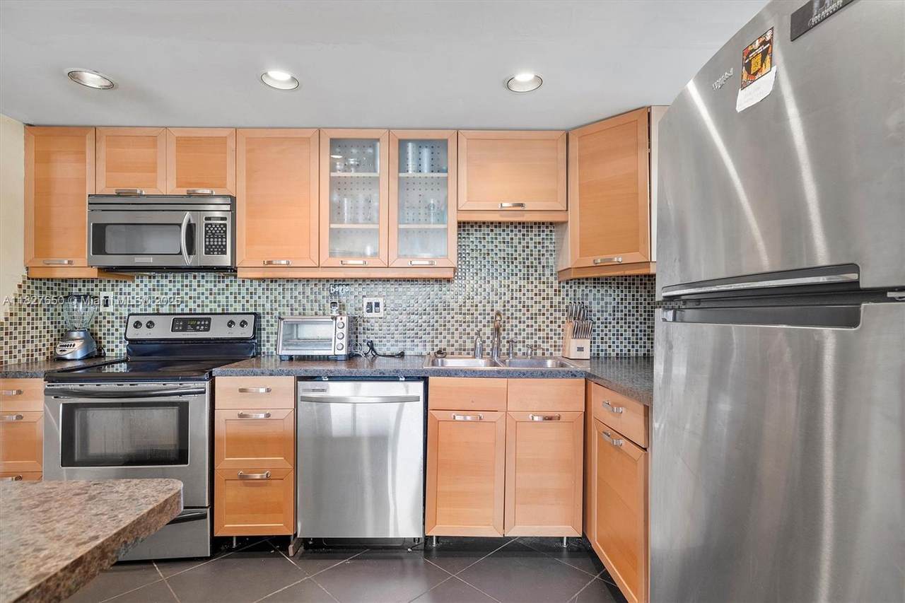 2771 Taft St - Photo 1
