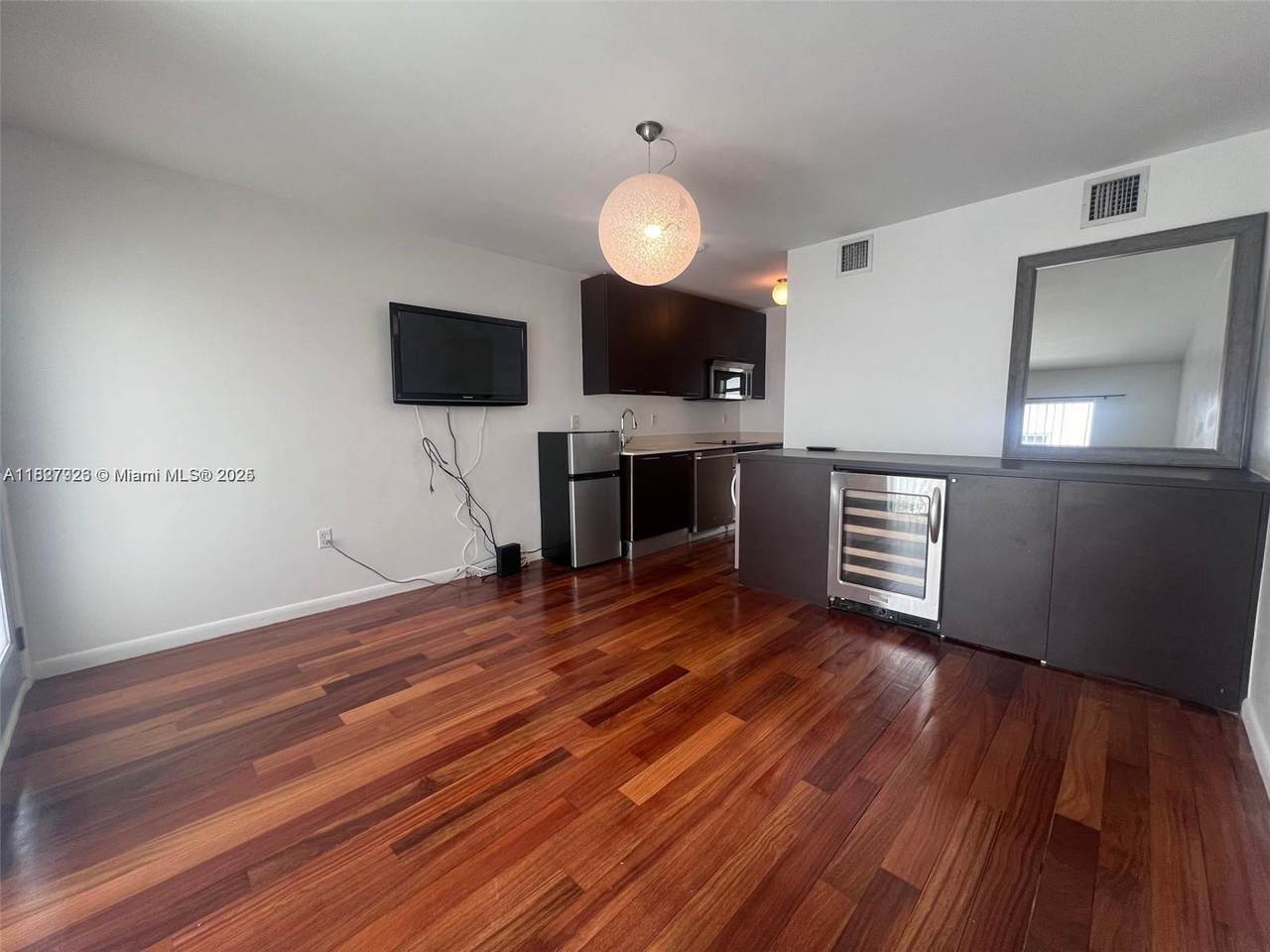 1550 Pennsylvania Ave - Photo 1