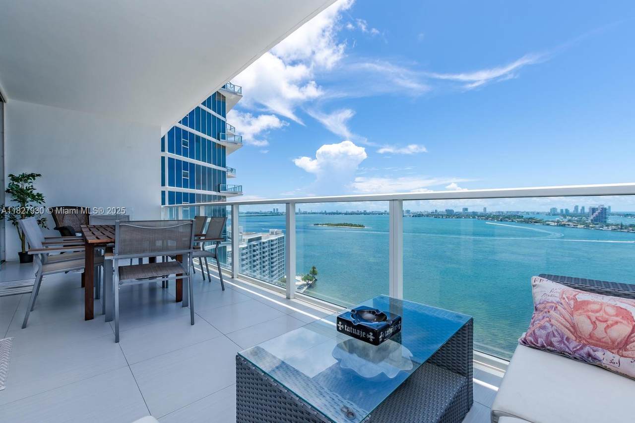 2020 Bayshore Dr - Photo 1
