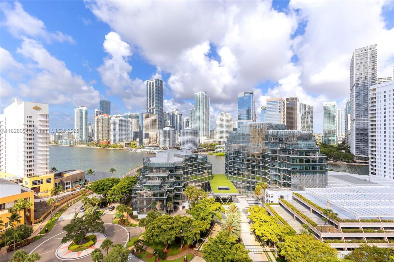 520 Brickell Key Dr - Photo 1