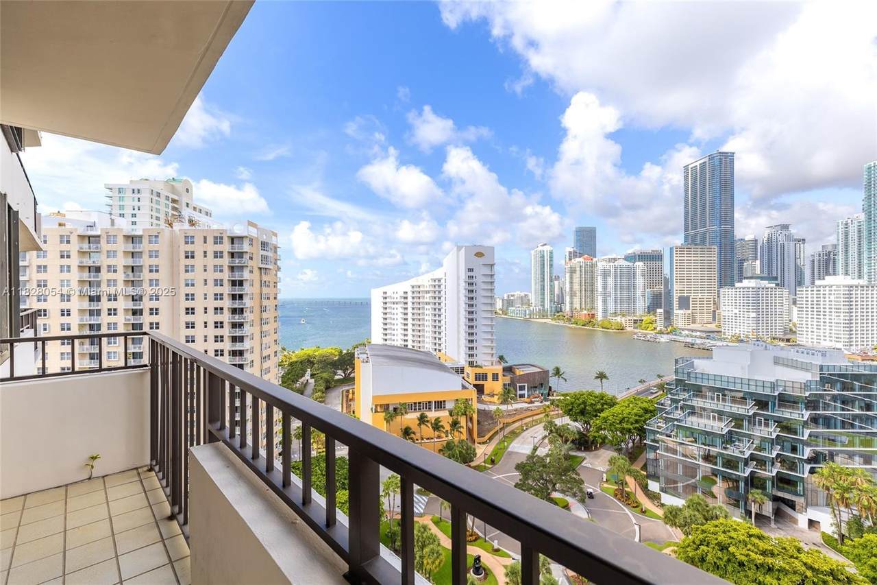 https://bt-photos.global.ssl.fastly.net/miami/1280_boomver_1_A11828054-2.jpg