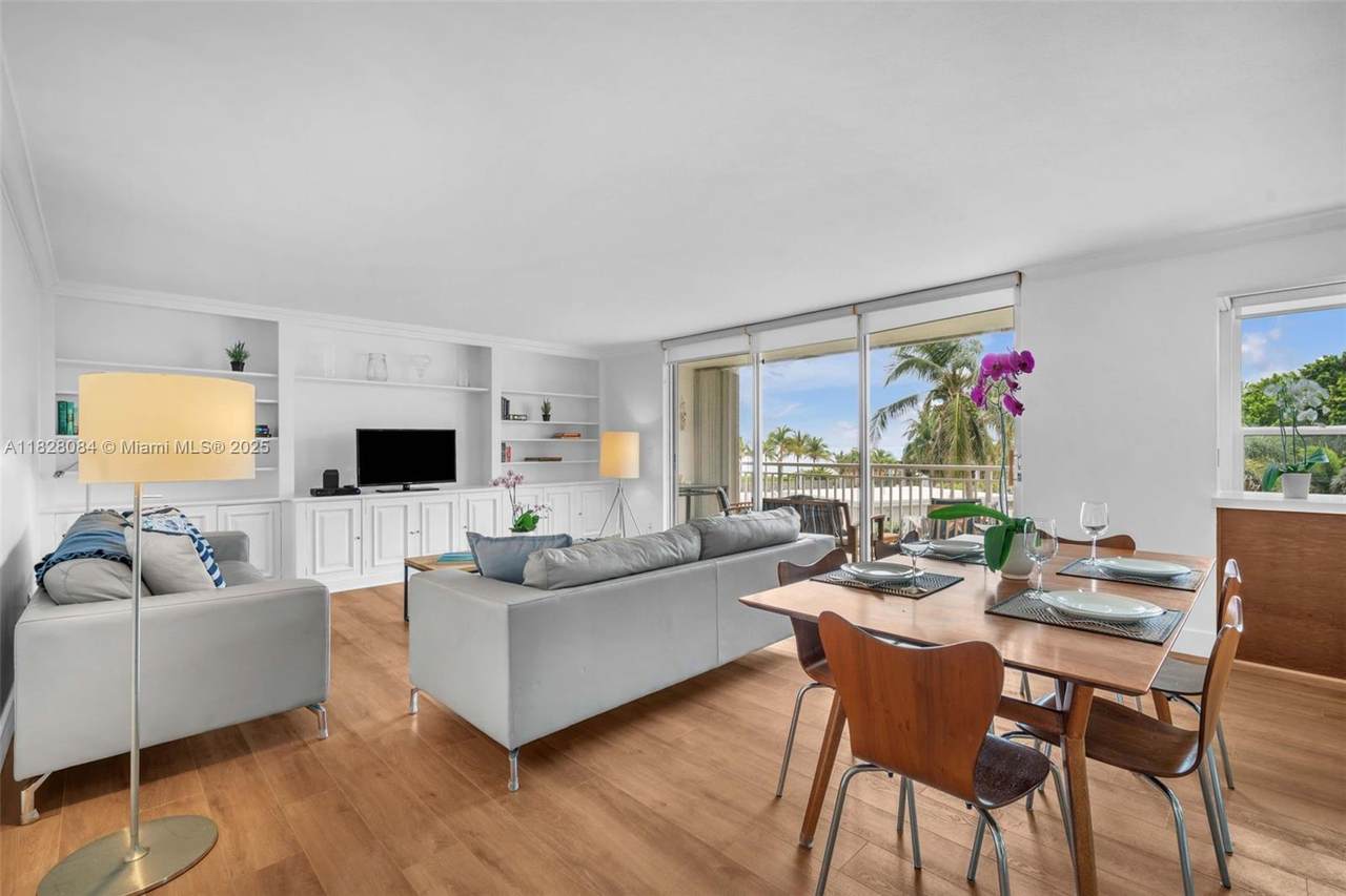 611 Ocean Dr - Photo 1